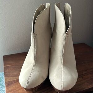 Jennifer Lopez bootie